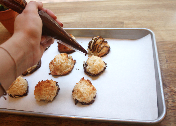 drizzle chocolate sauce on macaroons
