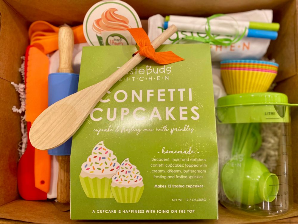confetti cupcake utensil baking kit